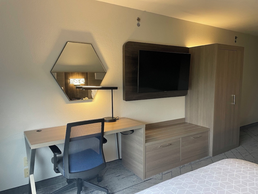 Standard Room, 2 Queen Beds, Jetted Tub - Photo 2