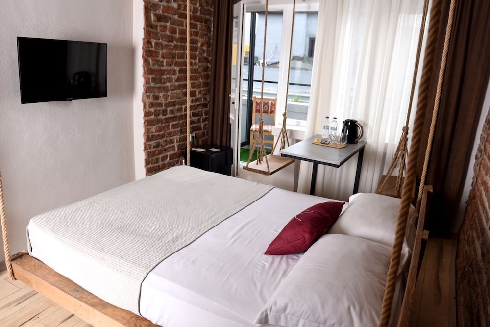 Romantic Double Room Single Use, 1 Queen Bed photo 2