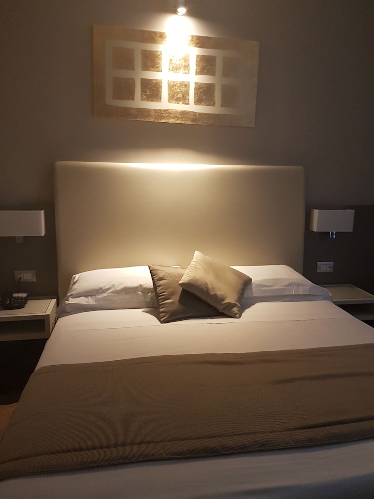 Double Room Single Use (French Bed) photo 1