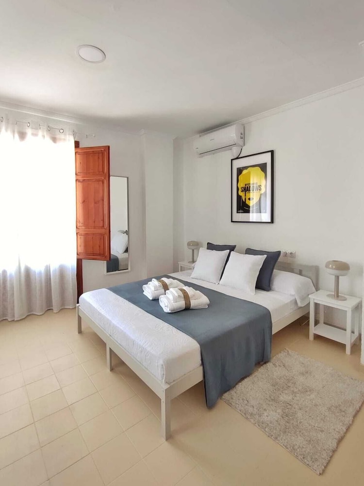 Comfort Double Room- shared bathroom