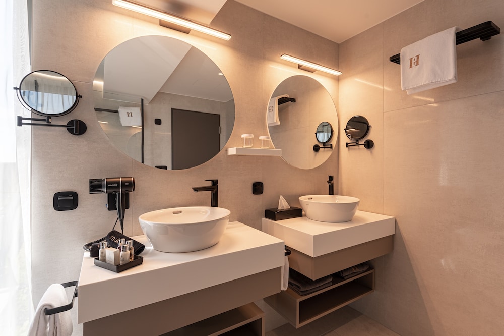 Standard Suite - Photo 9