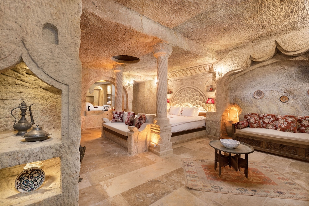 Luxury Suite - Photo 1