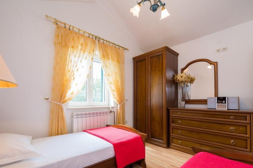 Villa (Three Bedroom Villa With Swimming Poo)