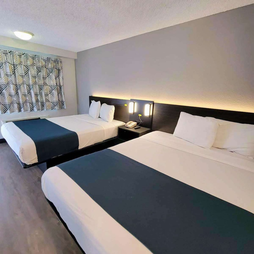 Deluxe Room, 2 Queen Beds, Accessible, Non Smoking - Photo 1