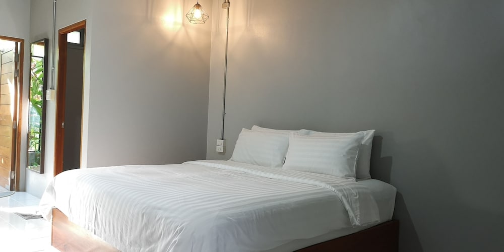 Standard Room, 1 King Bed photo 2