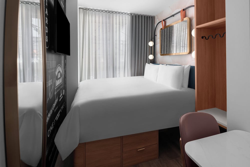 Standard Room, 1 King Bed photo 1