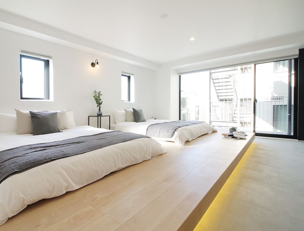 Premium Studio (602)