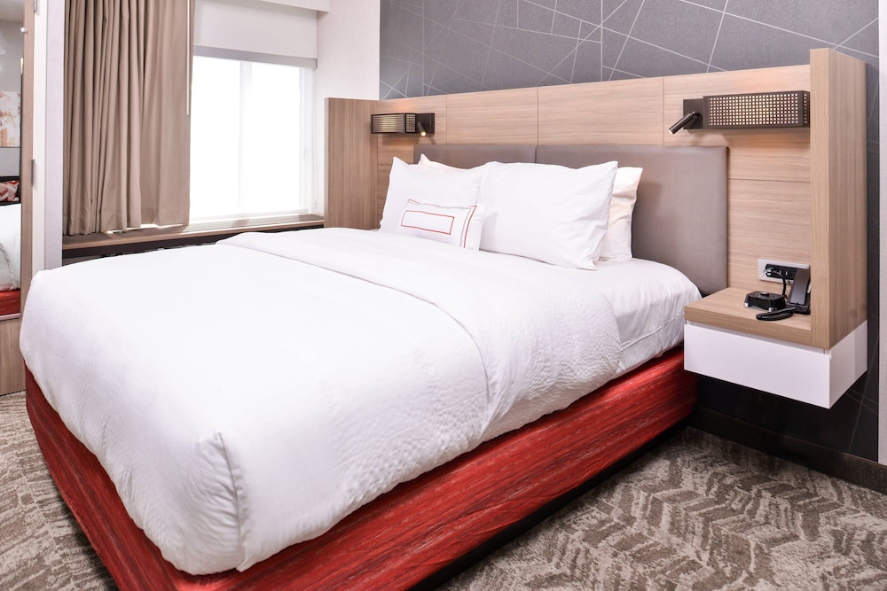 Suite, 1 King Bed with Sofa bed (Mobility Accessible, Tub) photo 2