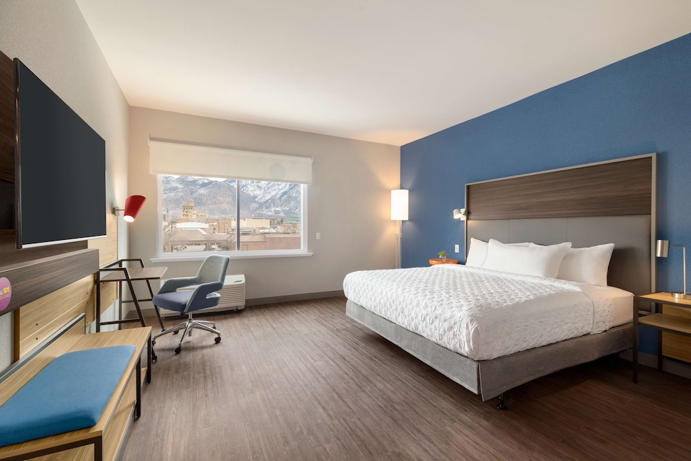 Room, 1 King Bed, Accessible, Bathtub (Hearing) - Photo 4