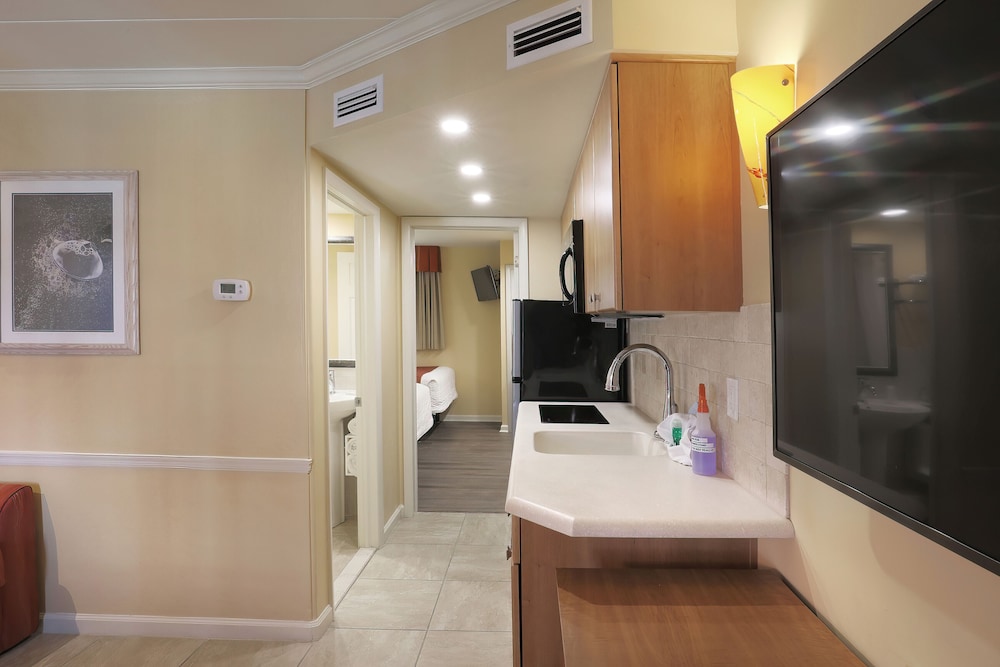 Standard Suite, 1 Bedroom, Pool View