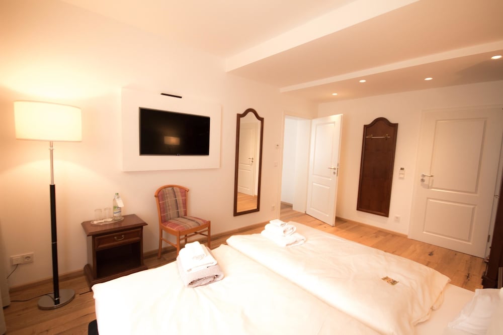 Family Suite (2 matresses in bed frame) photo 3