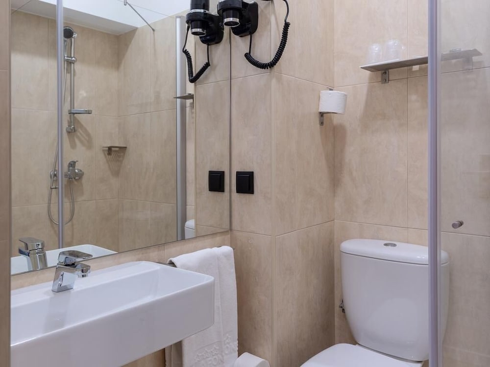 Executive Double or Twin Room thumbnail 6