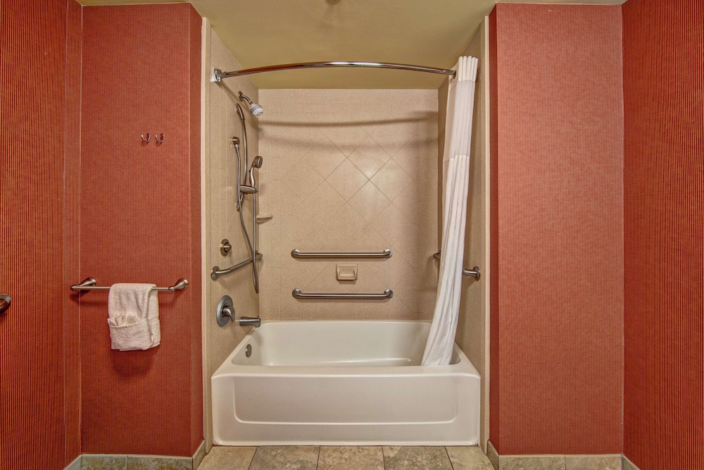 Room, 2 Queen Beds, Accessible, Bathtub (Mobility & Hearing) - Photo 3