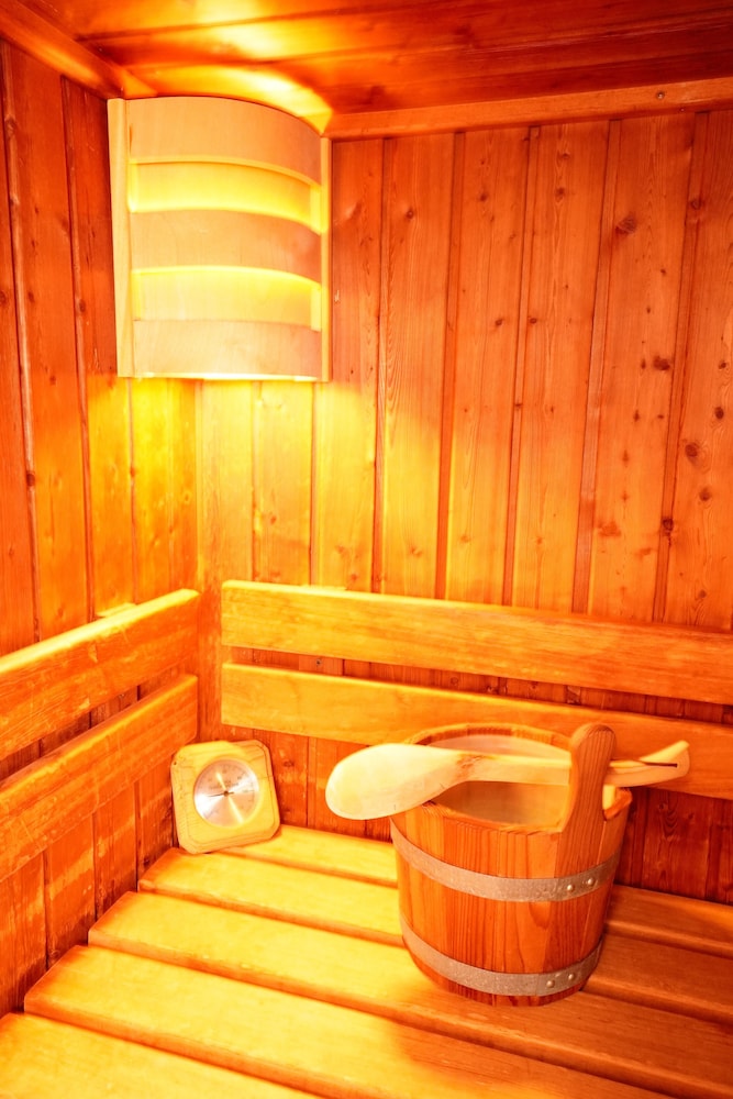 Suite, 1 King Bed, Hot Tub photo 2