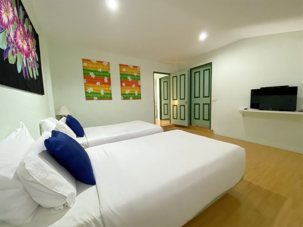 Premium Beachfront Family Suite photo 3