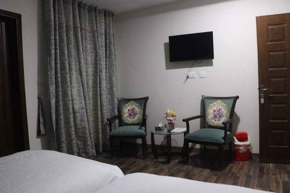 Deluxe Double or Twin Room photo 3