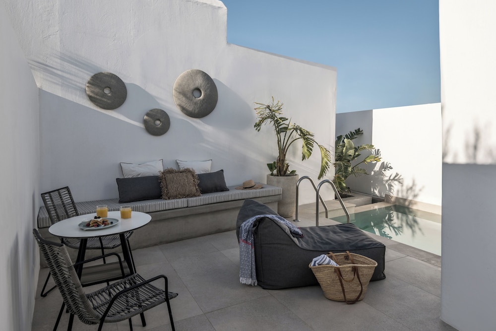 Deluxe Room, Private Pool - Photo 11