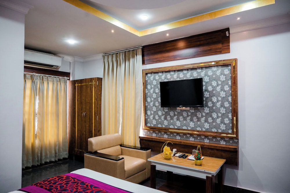 Deluxe Double Room, 1 King Bed photo 2