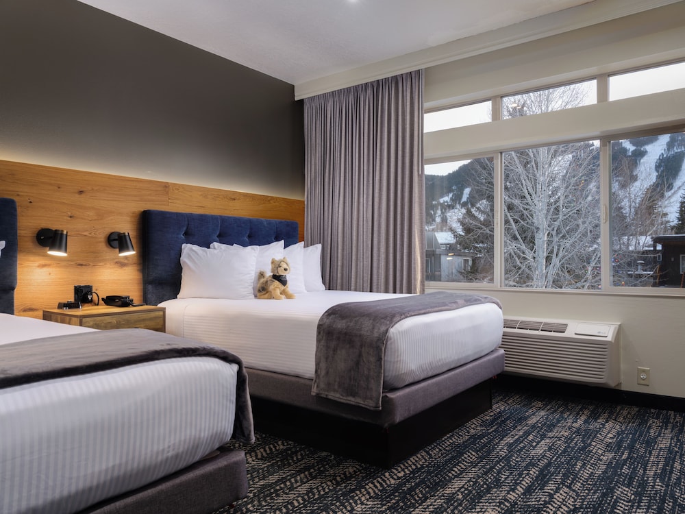 Junior Suite, One Bedroom, 2 Queen Beds - Photo 3
