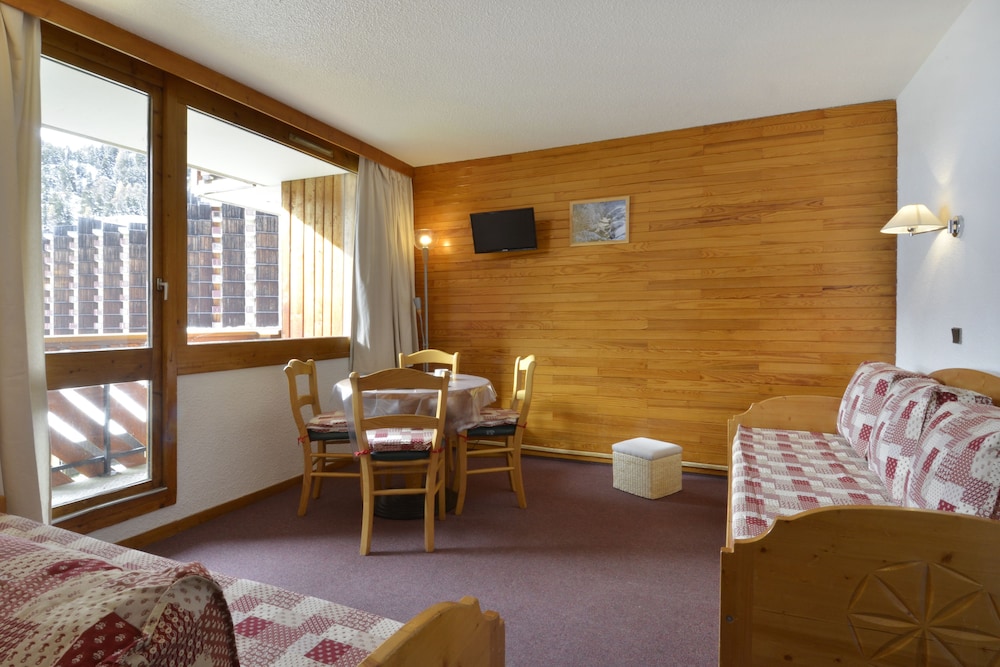 Studio for 3 to 4 people