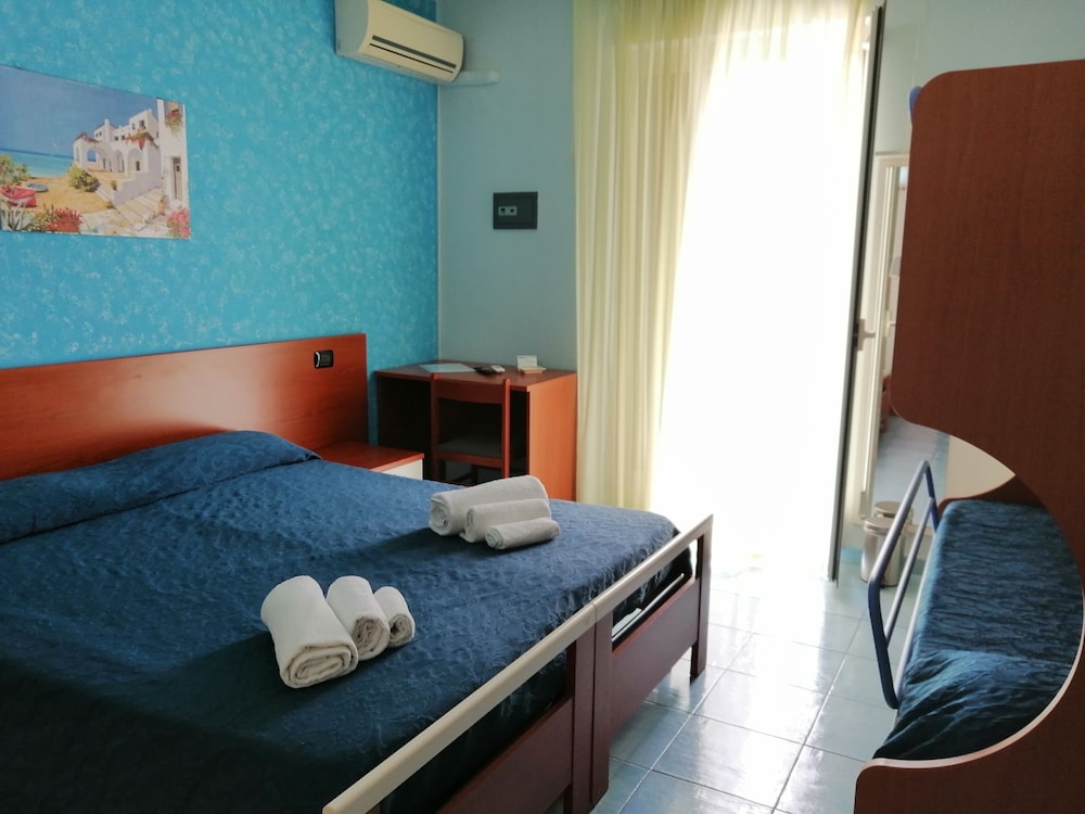 Basic Quadruple Room photo 1
