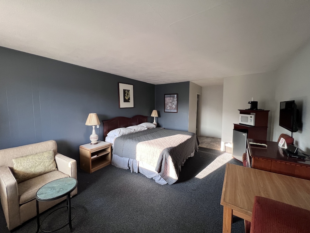 Deluxe Room, 1 King Bed photo 1
