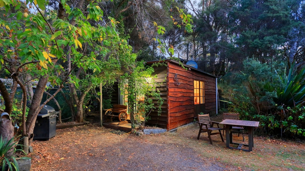 Honeymoon Suite, 1 Queen Bed, Non Smoking, Kitchenette (Honeymoon cottage) photo 1
