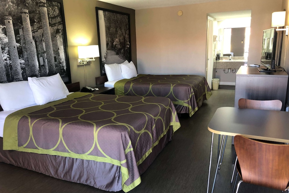 Room, 2 Queen Beds, Non Smoking - Photo 1