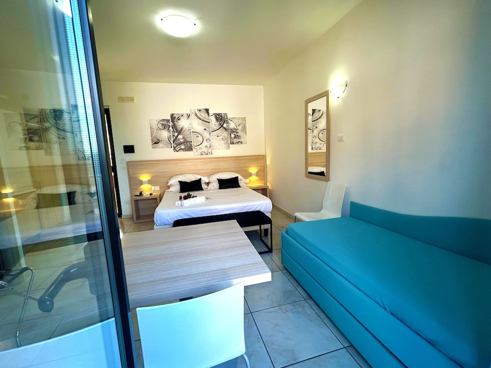 Double Room - Photo 9