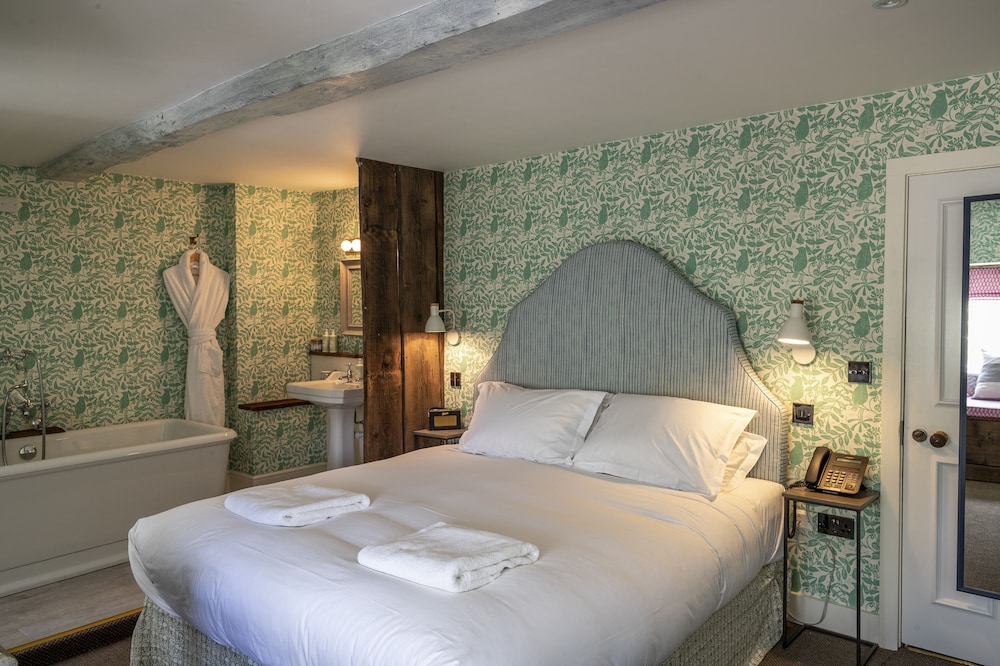 Double Room, 1 King Bed, Bathtub