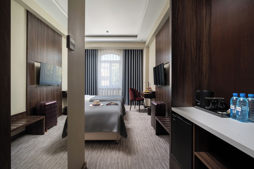 Classic Double or Twin Room - Photo 7