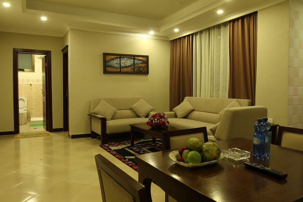 Family Suite, Multiple Beds, Smoking, Kitchen photo 3
