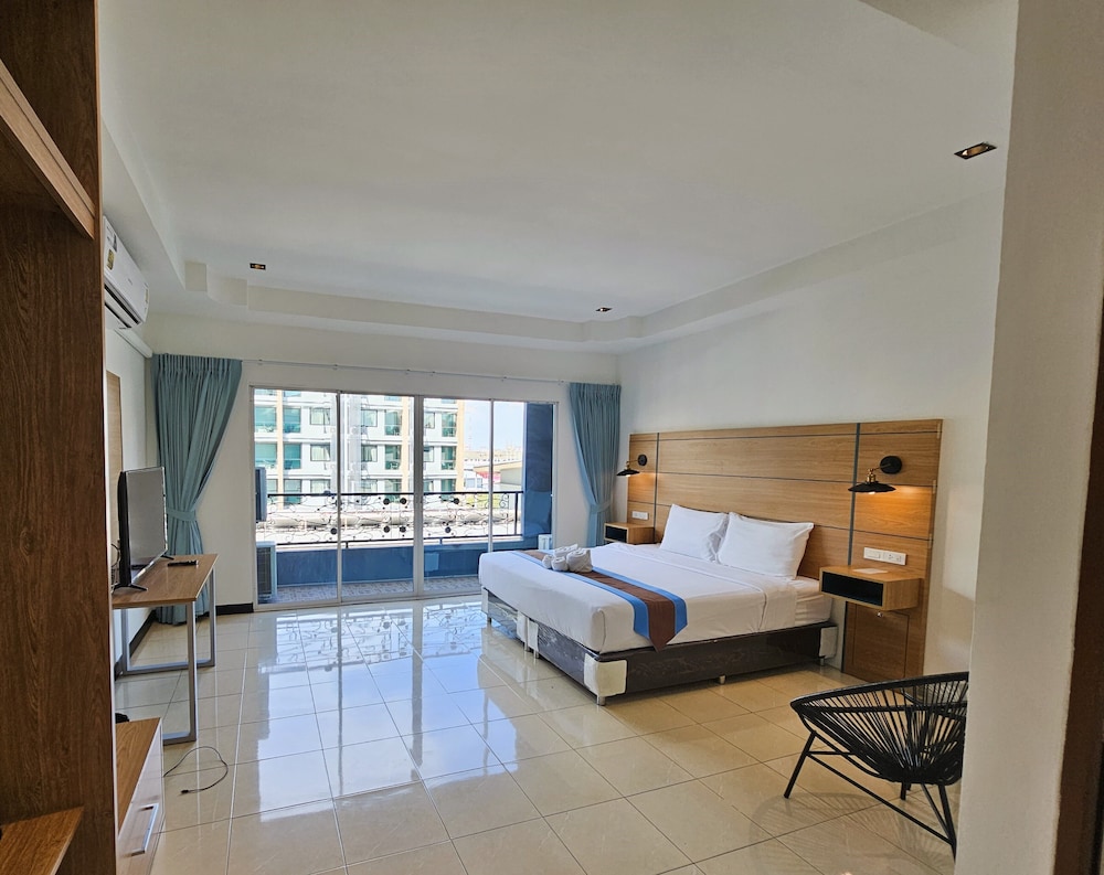 Deluxe Double Room, Balcony - Photo 8