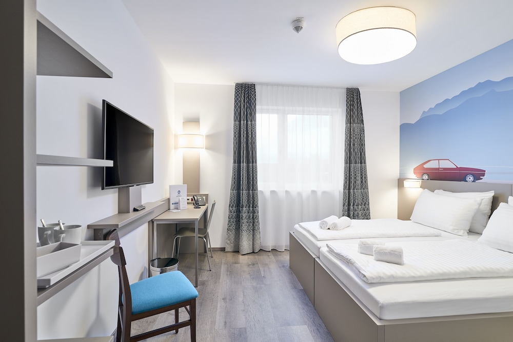 Standard Room, 1 Double Bed (Converts to 2 Twin Beds) - Photo 2