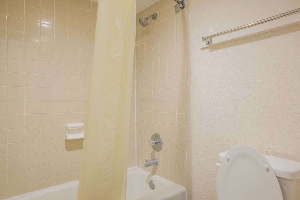 Suite, Multiple Beds, Non Smoking - Photo 9