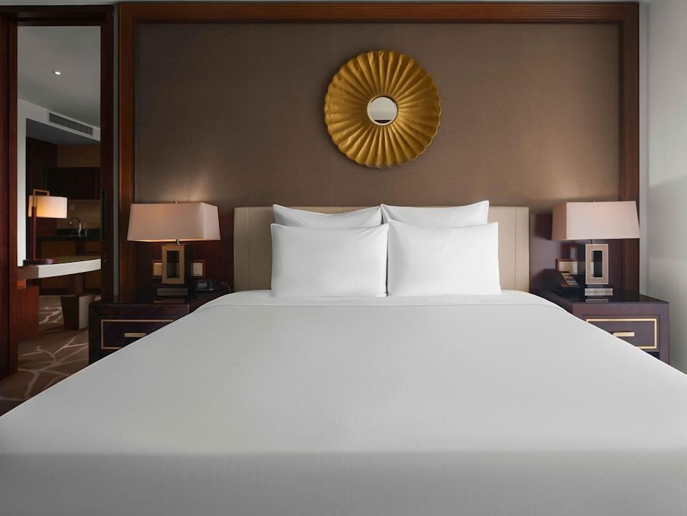 Executive Suite, 1 King Bed, Balcony, Sea View - Photo 2
