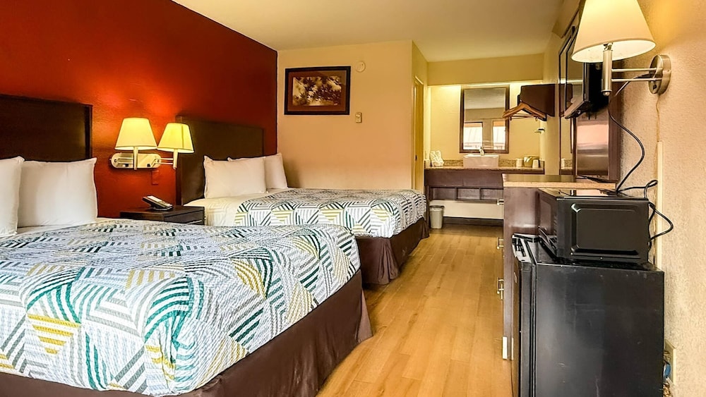 Deluxe Room, 2 Double Beds, Non Smoking, Refrigerator & Microwave