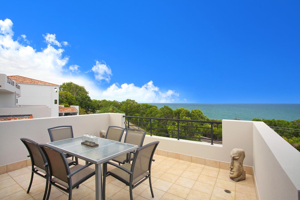 Premium Apartment, 2 Bedrooms, Ocean View, Sea Facing photo 3