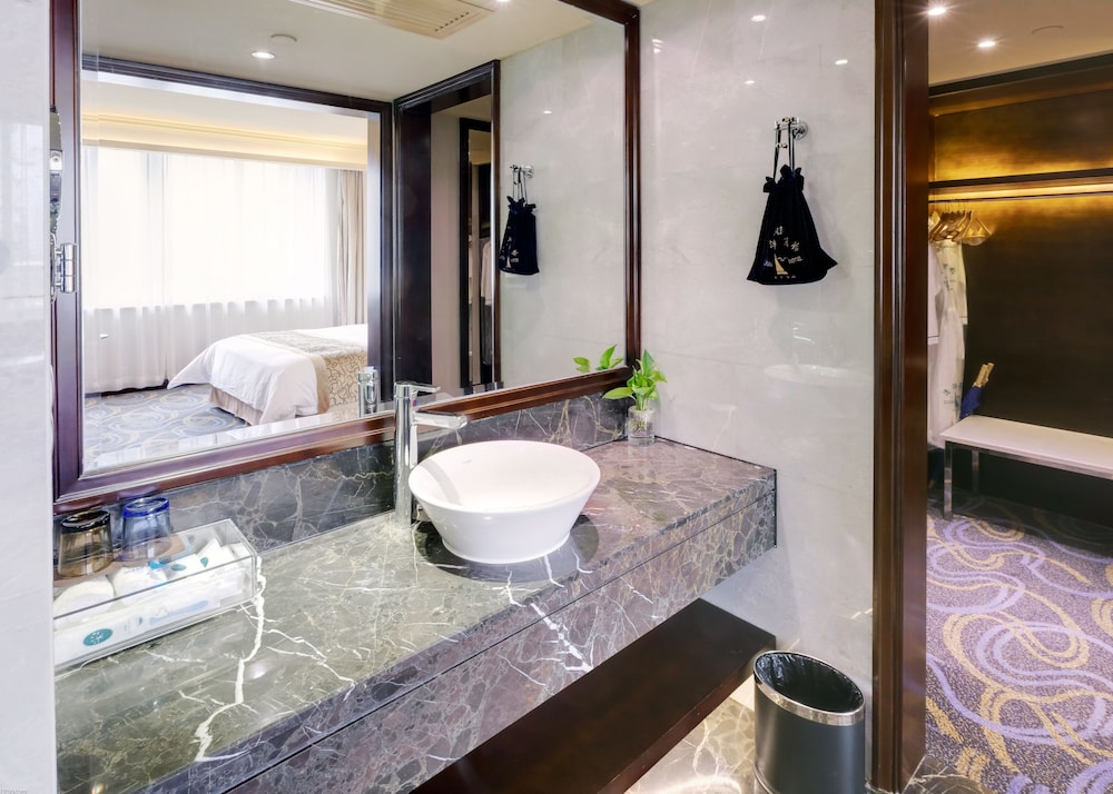 Business Suite - Photo 6