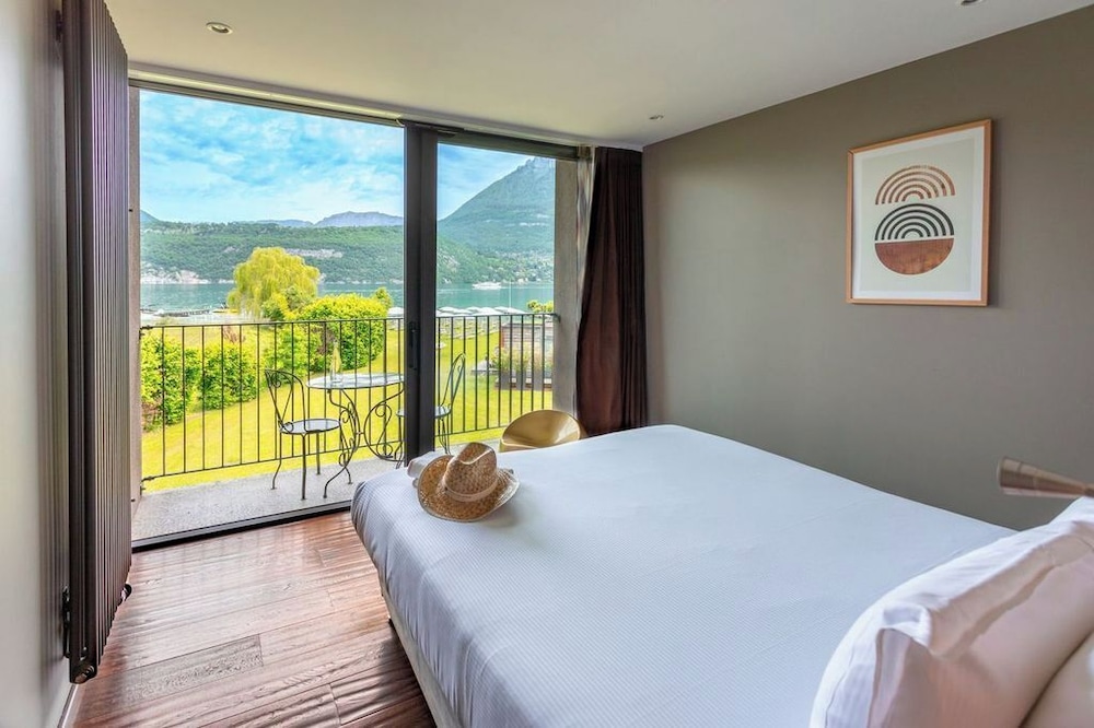 Classic Double Room, Lake View