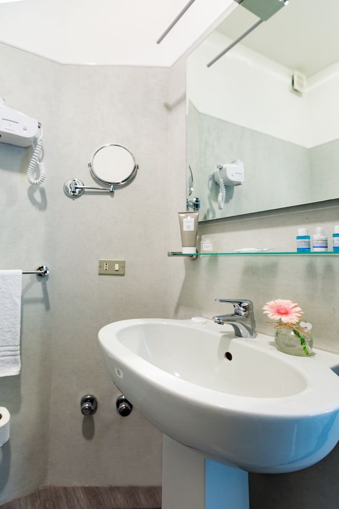 Double Room - Photo 7