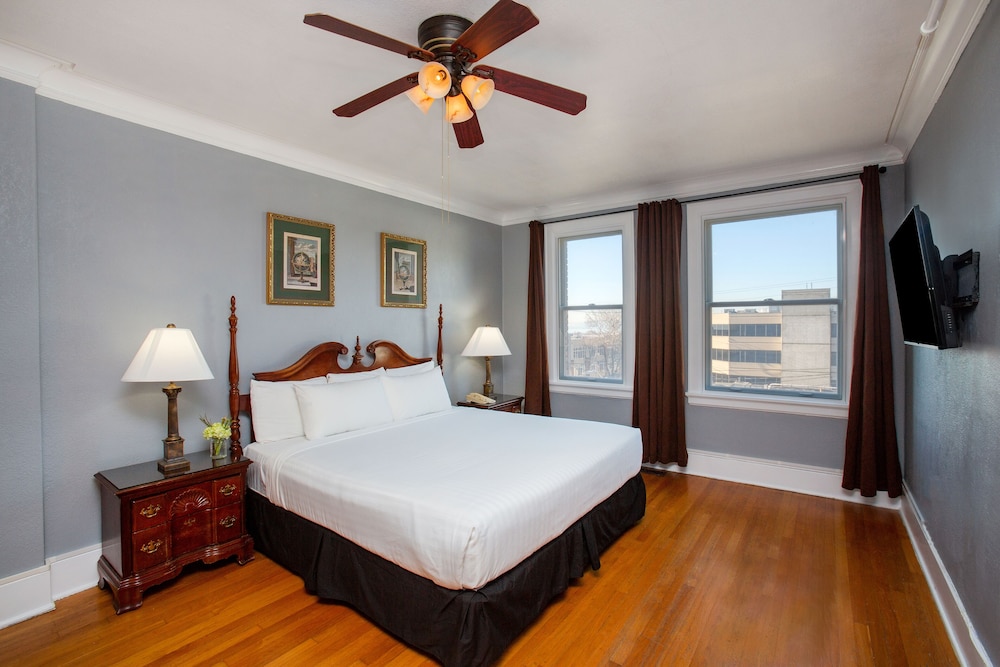 Deluxe Room, 1 King Bed - Photo 1