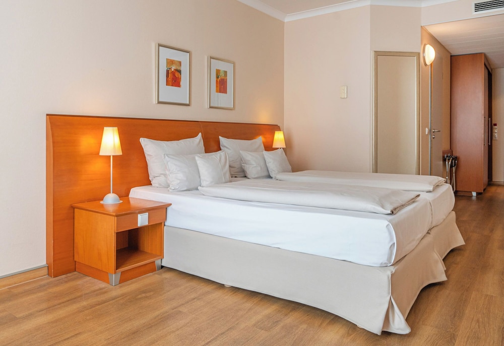Comfort Room, 2 Twin Beds, Garden View - Photo 7