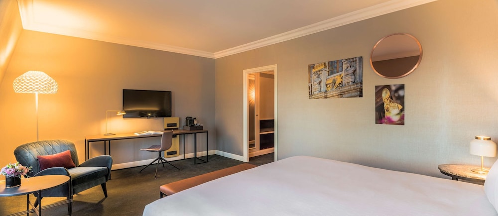 Executive Room, 1 King Bed, Club Lounge Access