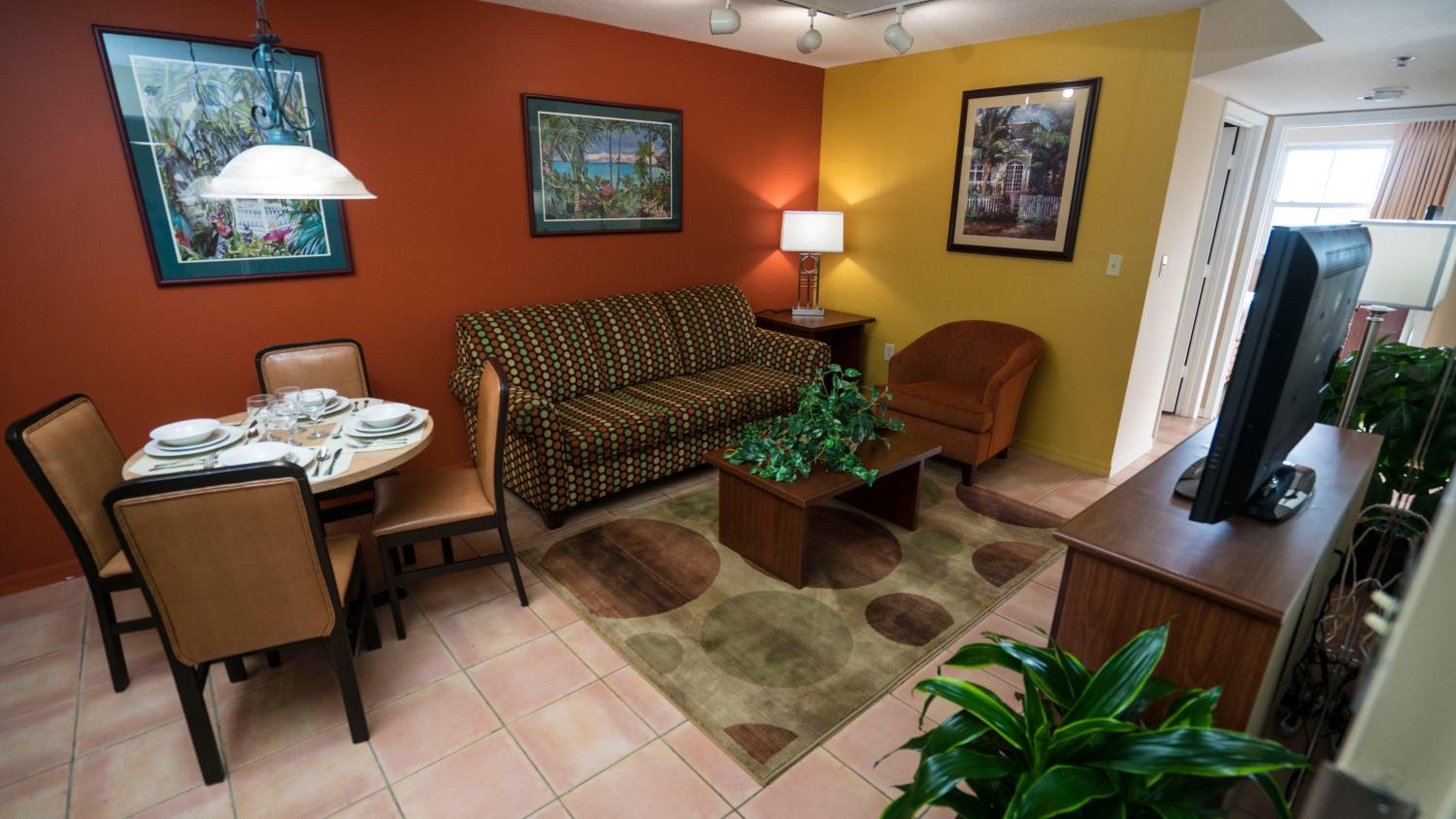 Superior One-Bedroom Queen Suite - Photo 1