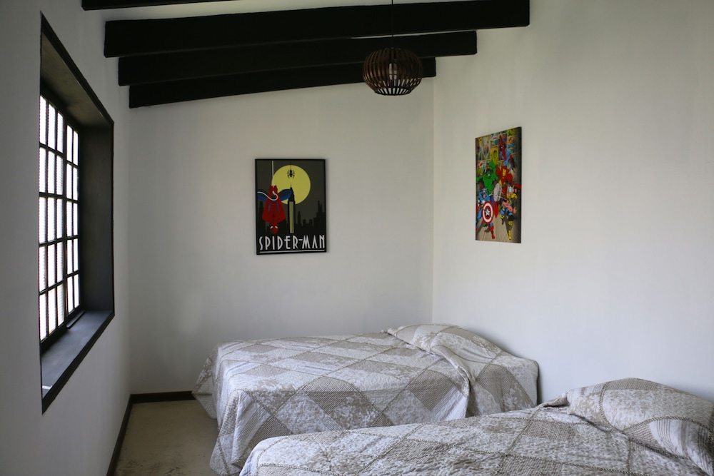 House, 6 Bedrooms photo 1