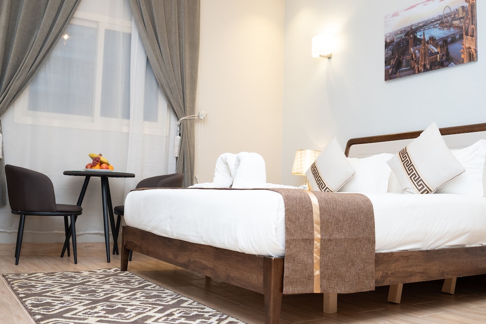 Deluxe Room, 1 King Bed photo 1