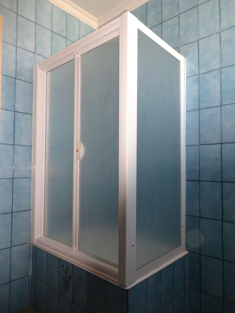 Basic Twin Room with shared bathroom photo 3