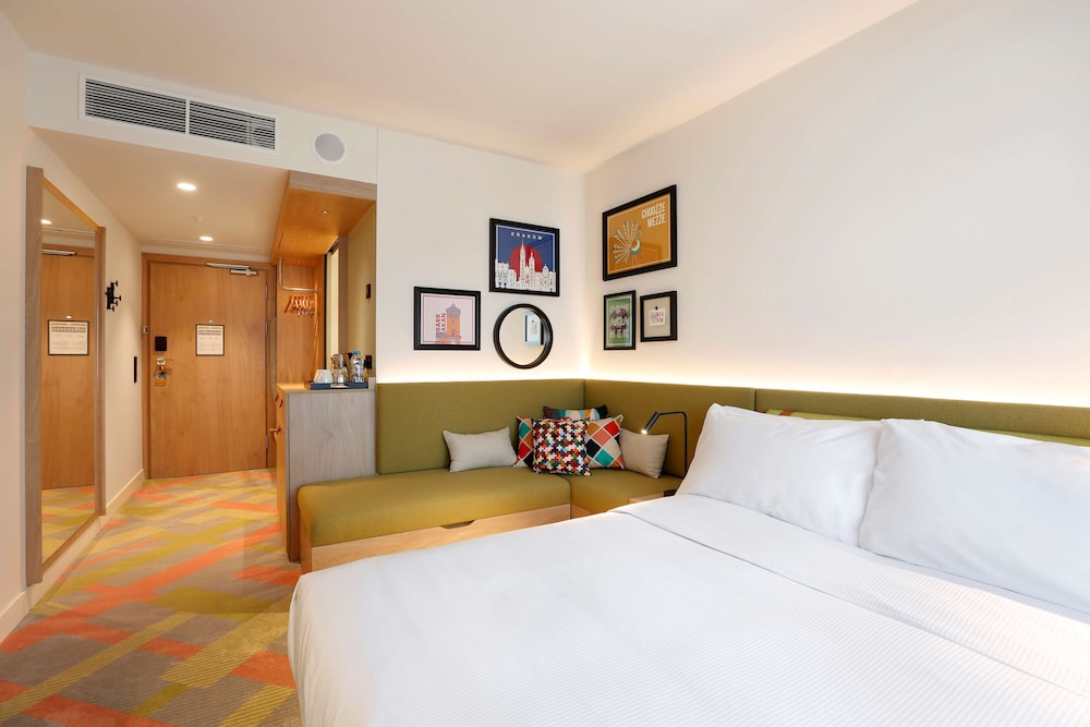 Room, 1 Queen Bed with Sofa bed - Photo 3