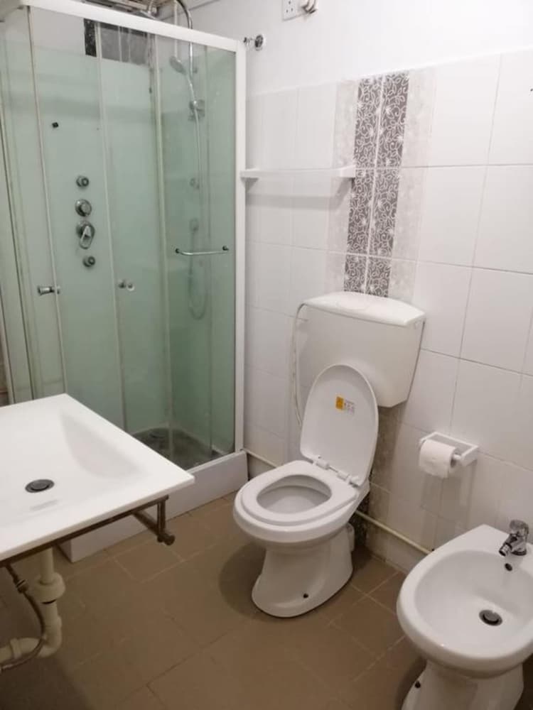Basic Double Room, Multiple Beds, Mountain View photo 2